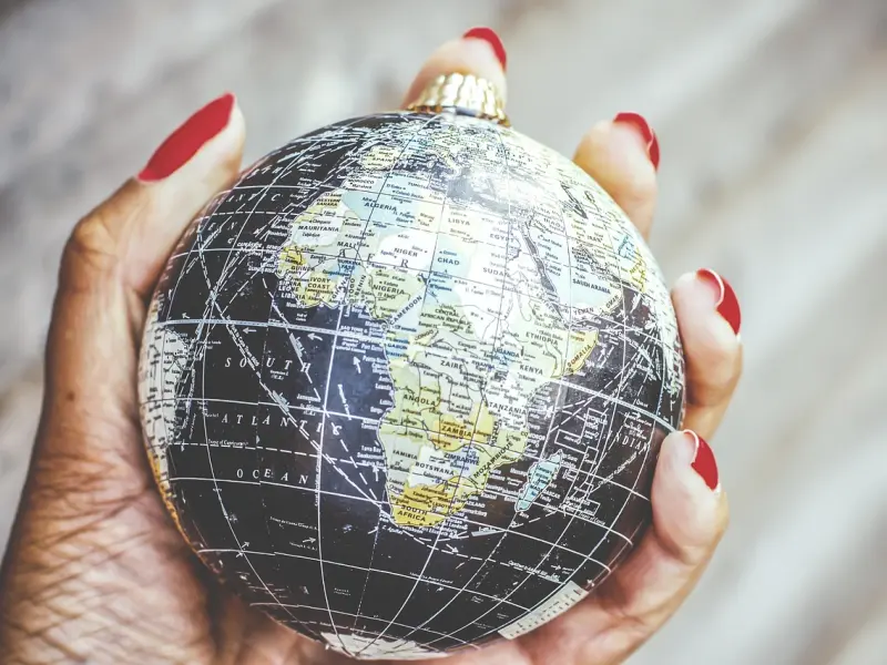 因为你把握不好这个界限，他才会想要离开你