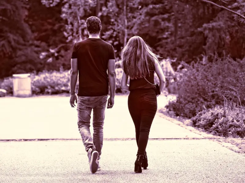 夫妻之间，出现要离婚的“前兆”，从女人哭穷说“四个字”开始