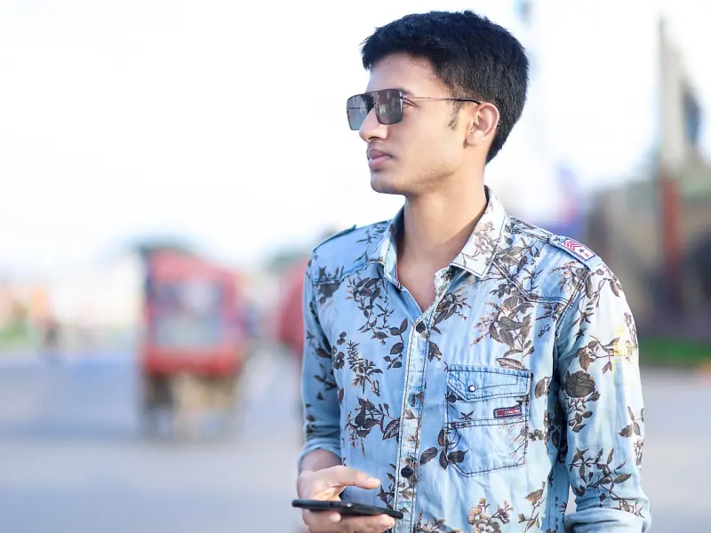 异性之间，女人“暗恋”你了，才会有的5个小动作！