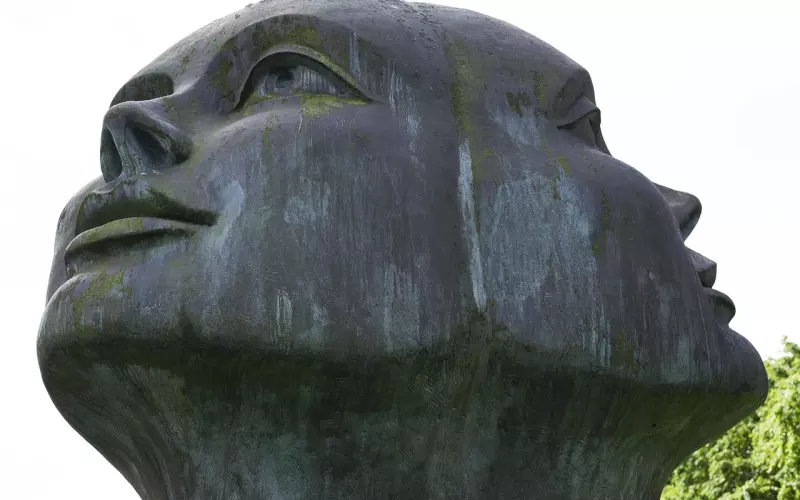 异性之间，如果双方都有家庭，却又动了心，聪明人会这样解决