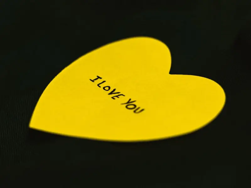 异性之间，女人越想跟你交心，越会这样暗示你！