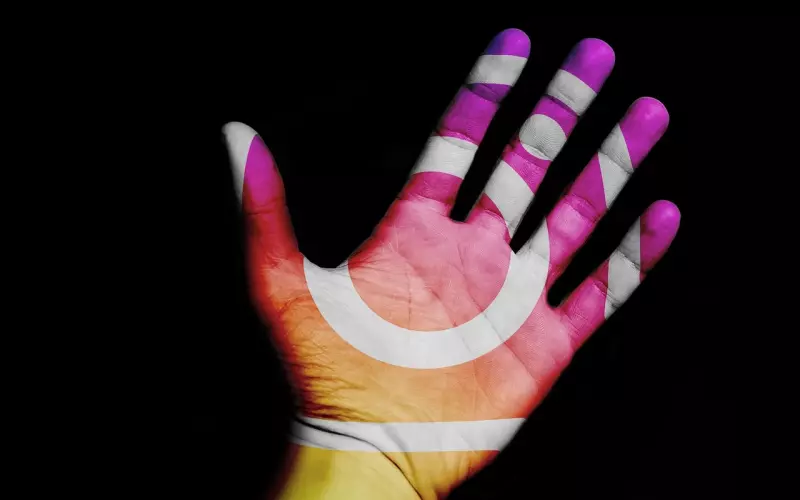 英国媒体调查报告：社交媒体是导致情侣分手的主要原因