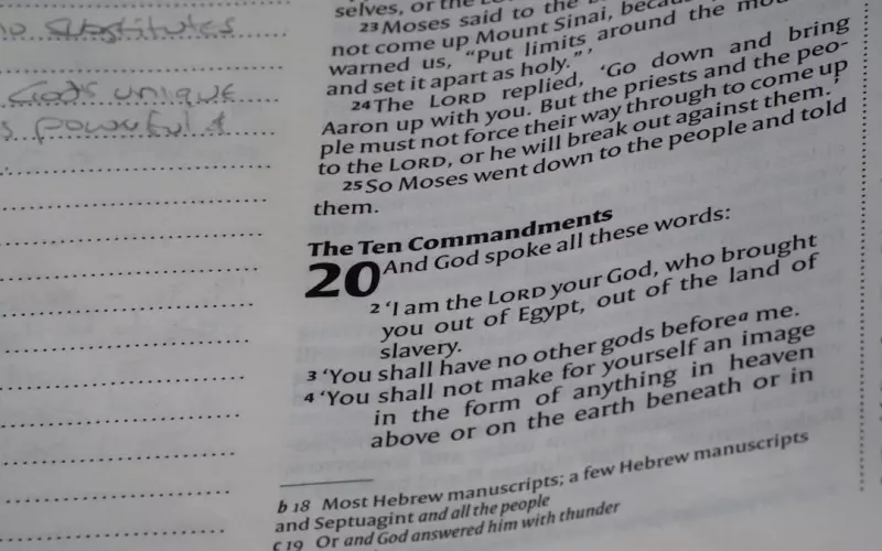 相差十岁以上的婚外恋能不能长久(结婚30年了婚外情该怎么办)