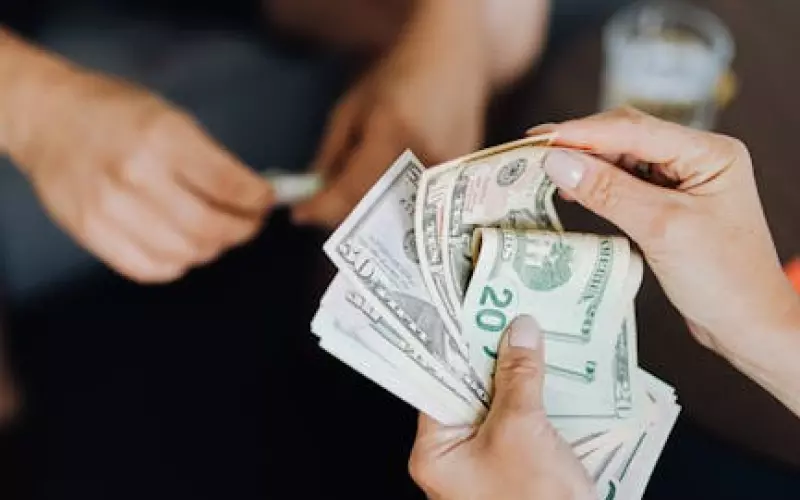 网恋没见过面转钱能不能要回(网恋没奔现之前该不该给钱)