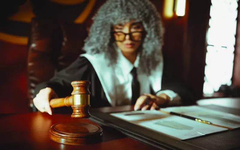 出轨的人法院判决孩子可以给他吗(婚外情被小姑子发现怎么办)