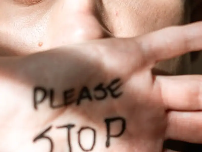 你能不要站在受害者角度跟我说爱我吗?