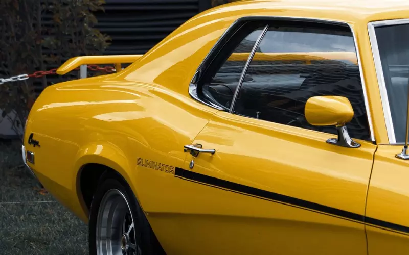 汽车与泰僧 “车神”龙婆托