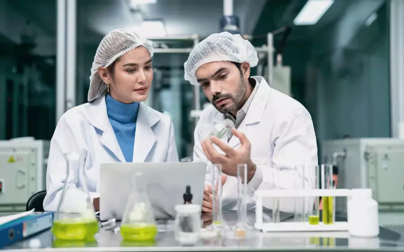 挽回男友咨询：男友为何突然对你冷淡？