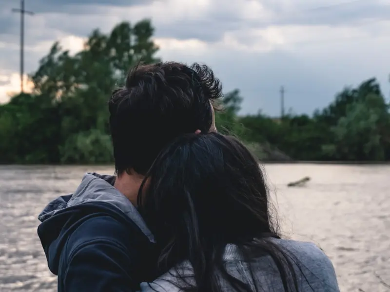 恋爱情商：对付一个女人容易还是上战场容易？