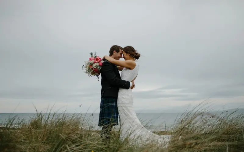 【一号法庭】丈夫多次出轨，妻子能拿到婚内精神损失赔偿吗？