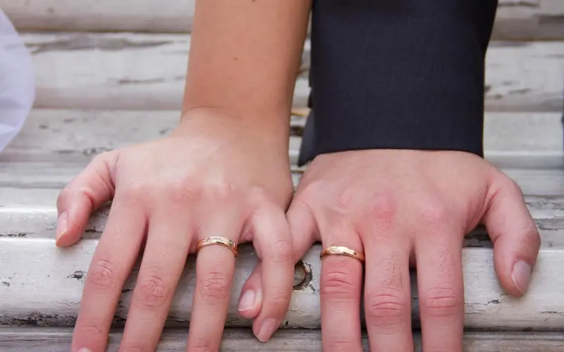 【一号法庭】女子与丈夫结婚十年变“同居”，丈夫另娶无力追责