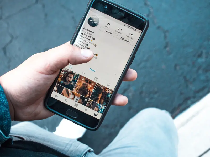 女生靠追还是靠吸引