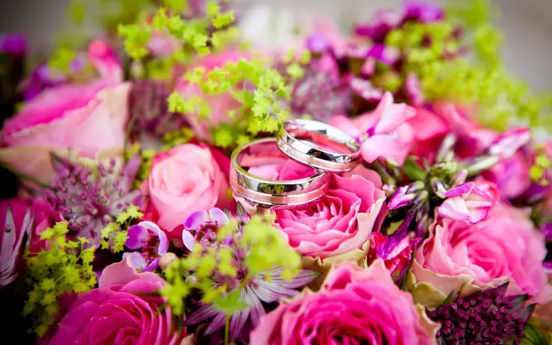 结婚登记必须达到法定结婚年龄吗？