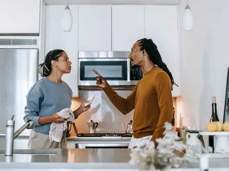 和男友总是一言不合就吵架？  |  隔壁老王