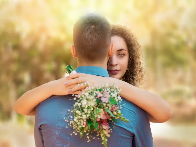 女人一旦对你动情，才会有的3种表现，你知道吗？