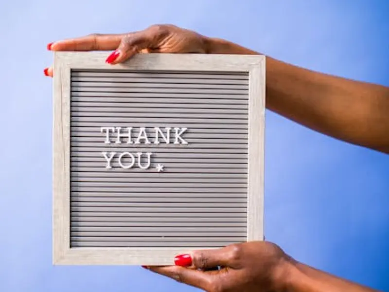 女人对你有意思，常常有的3个表现，你知道吗？