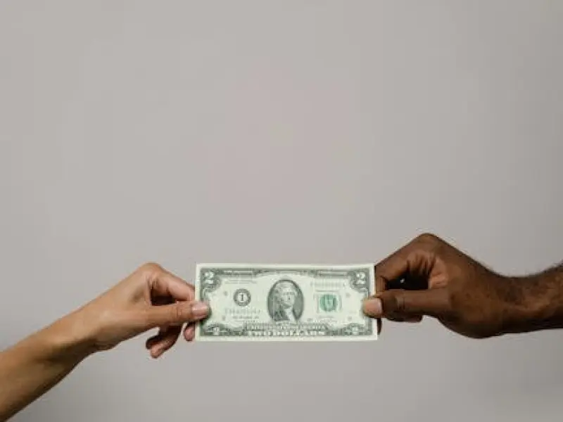 男朋友经常向你借钱?