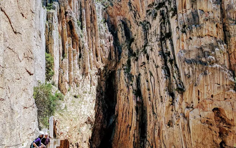 挽回爱情不要盲目进攻，以退为进才是王道！