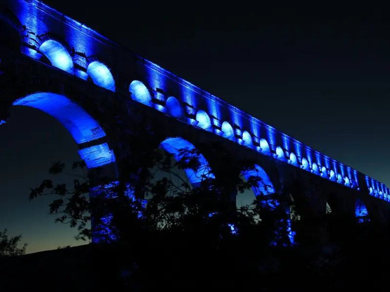 女人愿意和你“抵死缠绵”，会这样暗示你，别不信！