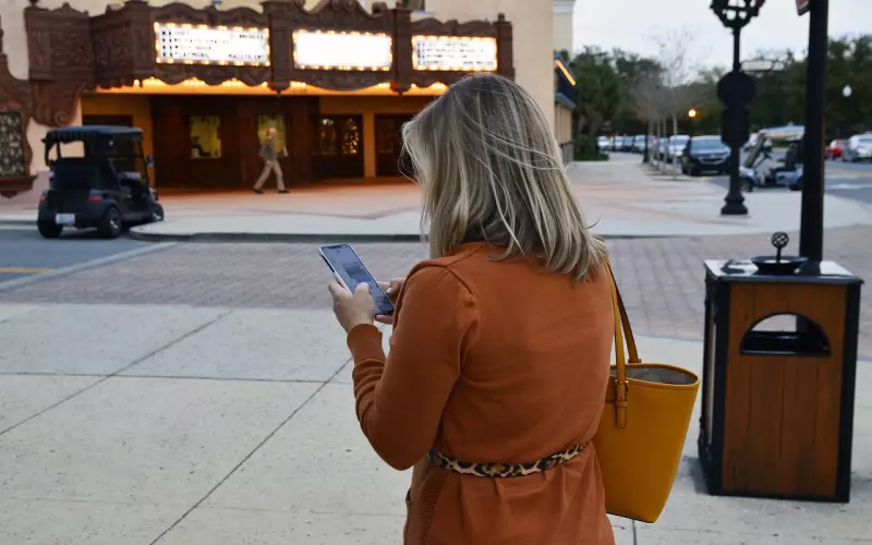 不要小看暧昧的短信互动，比你用激烈的挽回方式更强