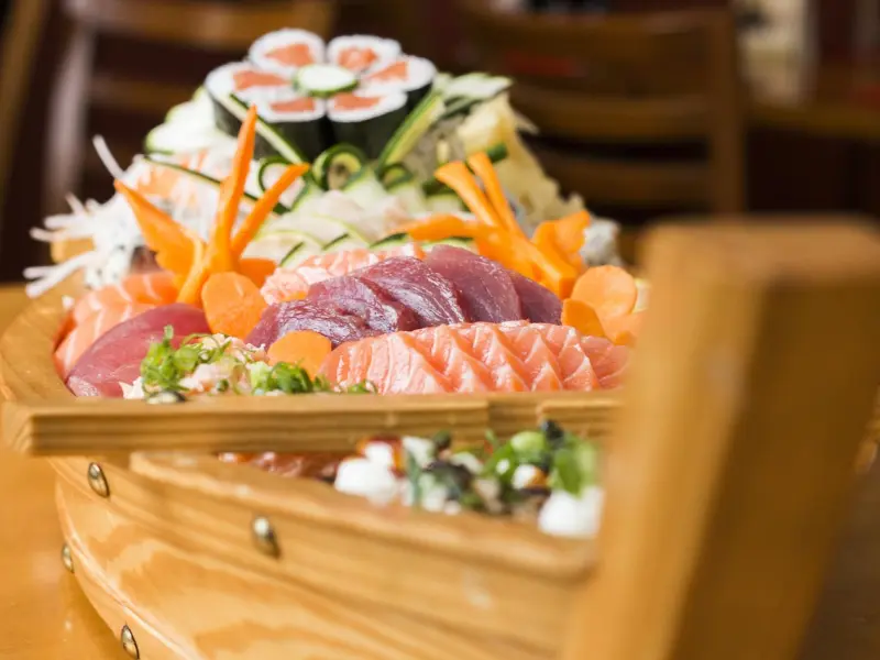 女人“想要”男人的时候，憋不住有这几个“小动作”，还不懂？