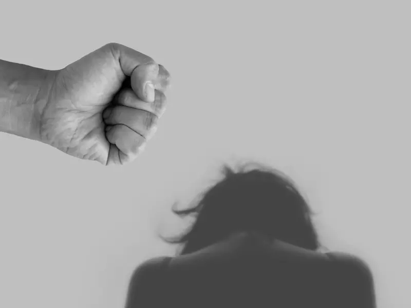 婚外情中，女人对男人的这六种行为，说明她对男人动了真情