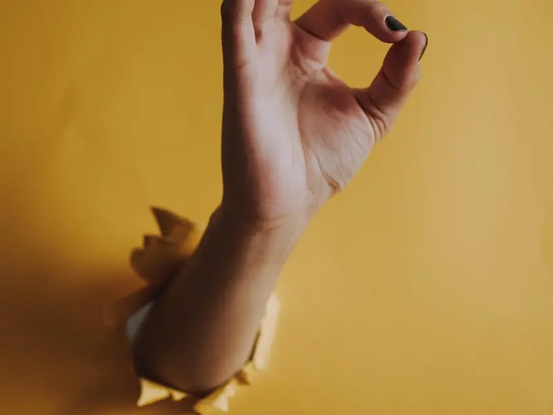 情感案例：男友跟前女友还藕断丝连，我们还有必要继续下去吗？