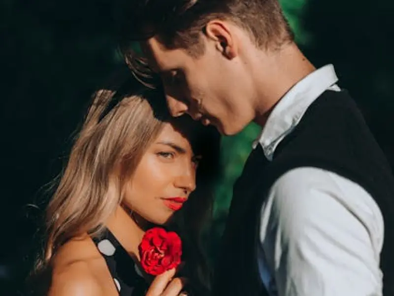 情感咨询：分手后男友结新欢却说还爱我，我该怎么办呢？