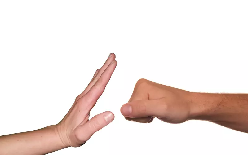 情感咨询案例：老婆被人欺负，与其报复，不如相安无事！