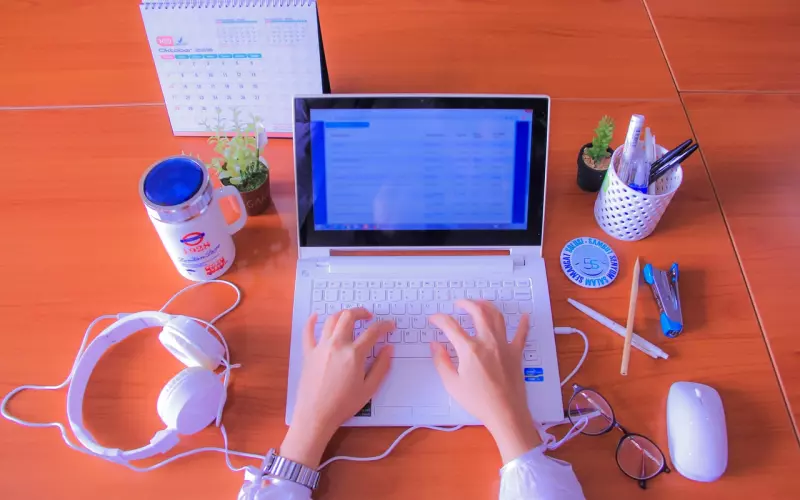 情感咨询案例：摊上一段网恋，我该继续还是放弃？