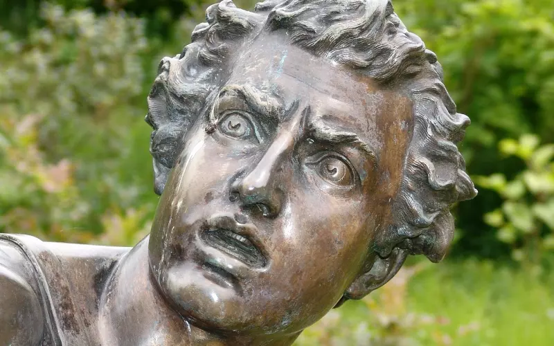 情感咨询：长跑爱情无疾而终？情感导师教你如何挽回男友