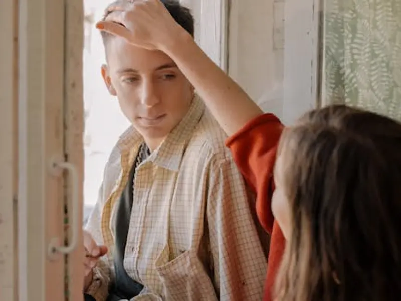 情感咨询：如何判断前男友还爱自己？