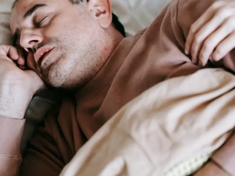 情感咨询：老婆出轨是怎么睡觉的?