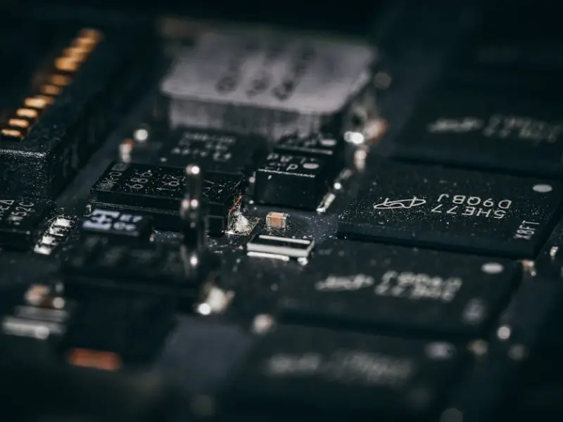 情感咨询：我踩了婚姻的雷区，该如何预防老公出轨呢？