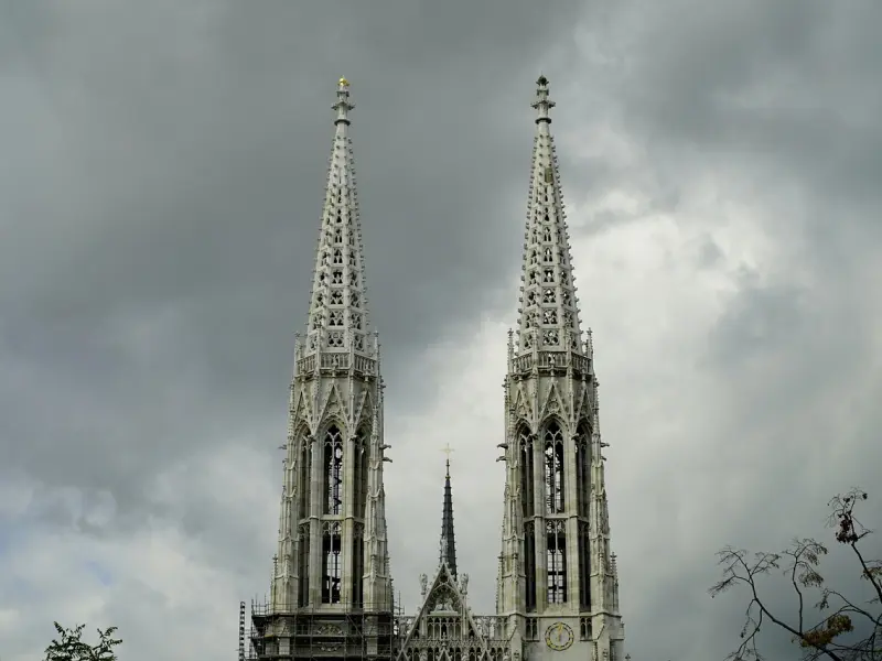 情感咨询：想知道他还爱不爱我，还要等下去吗