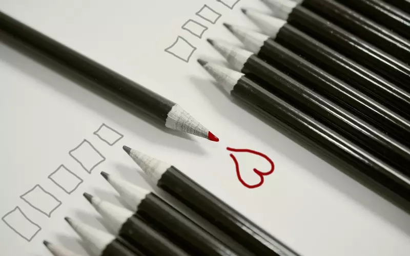 情感咨询：想要挽回男友的心，不妨好好地化一个分手妆！