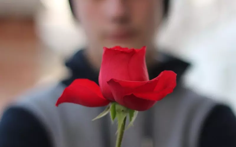 情感咨询：恋爱中女人买礼物算倒贴吗