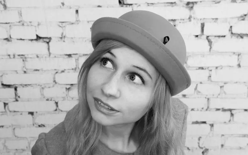 情感咨询：男友总是偷看别的女生，我该怎么办呢？