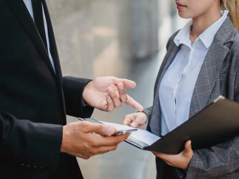 情感咨询：男友背叛我出轨，我该怎么办呢？