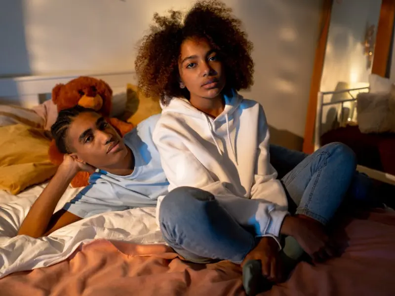 情感咨询：姐弟恋男友说我配不上他要分手，我该挽回吗