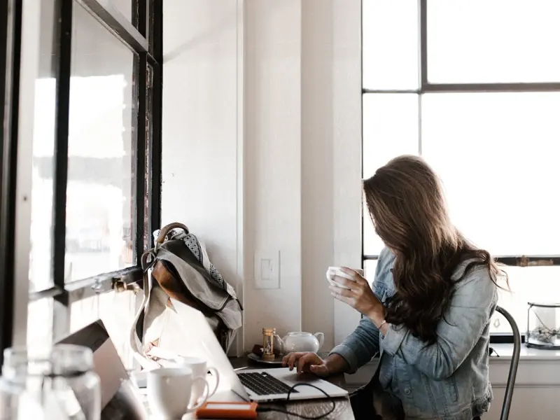 情感咨询：男友工作忙不理我，我屡次提分手的毛病怎么改？