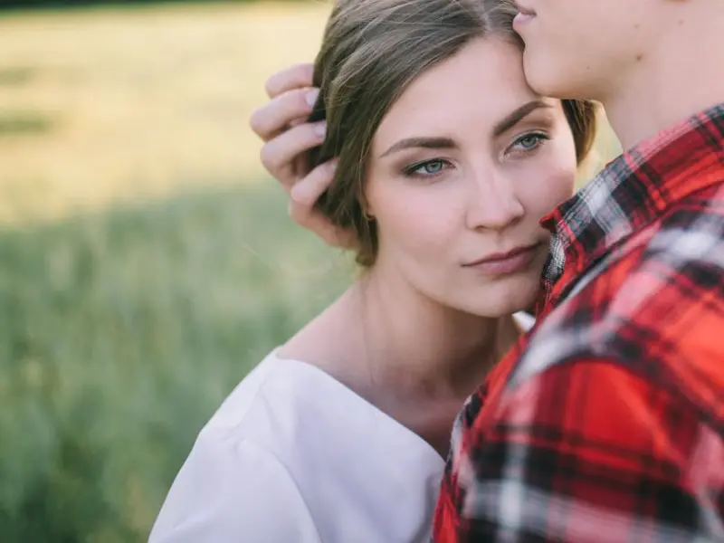 情感咨询：男友前任纠缠不放手，我该如何挽回男友的心呢？