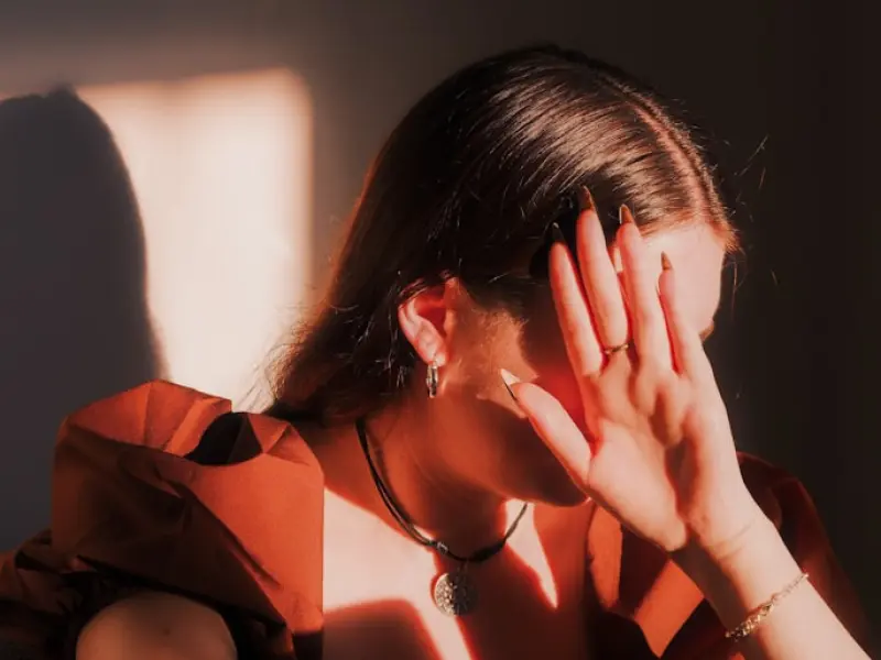 情感咨询：女朋友拉黑我 不讲分手 怎么挽回？