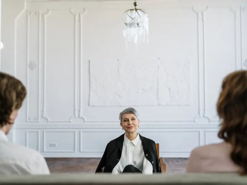 情感咨询：老公因为他妈总是骂我，我该离婚吗