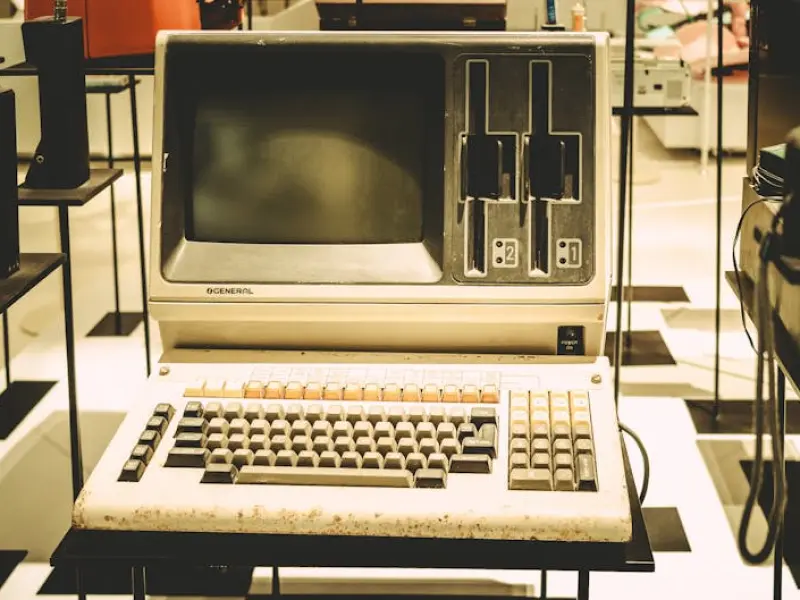 情感咨询：和男友分手后要不要断绝联系？