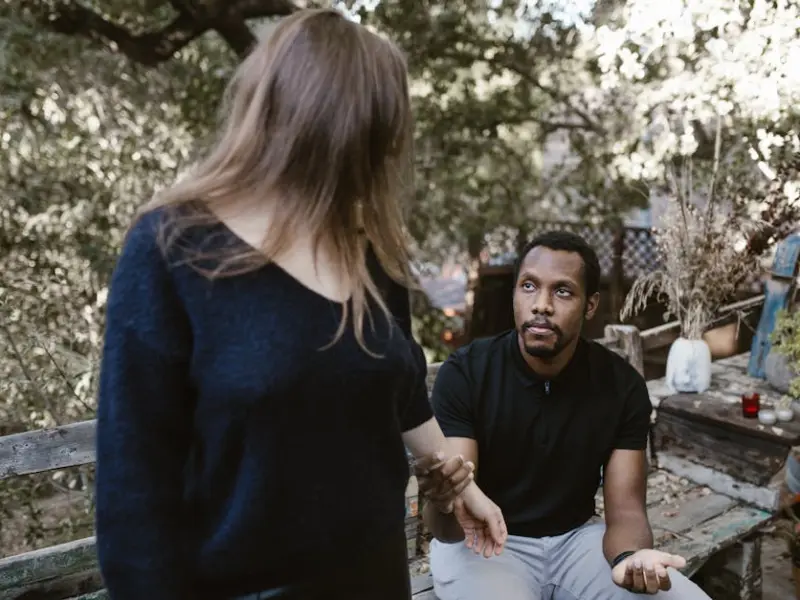 情感咨询：这才是挽回出轨男人的正确方法！