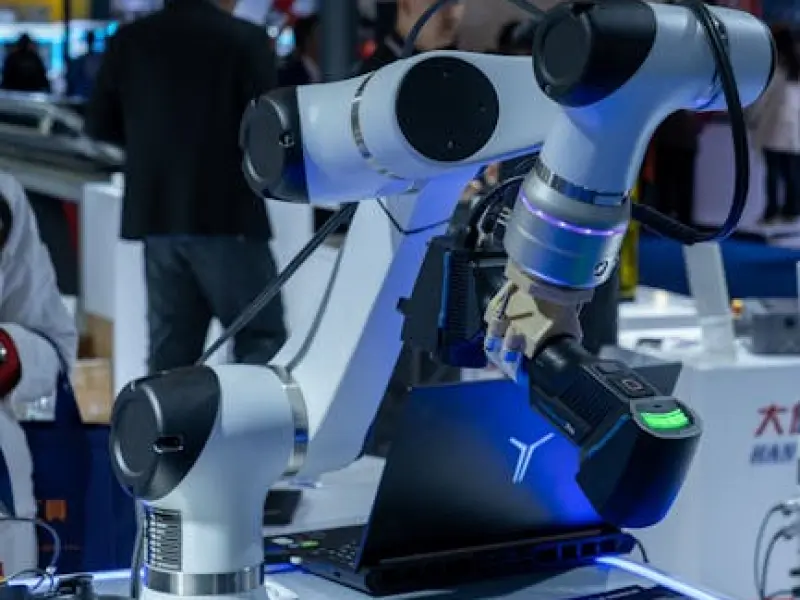 情感咨询：吵架说错话踩了男友雷区他说很累怎么办