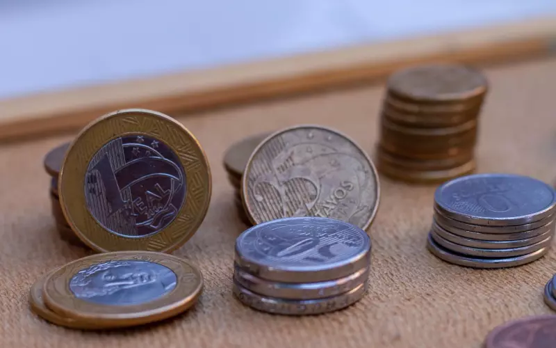 情感咨询：男友不愿上交工资卡怎么办？