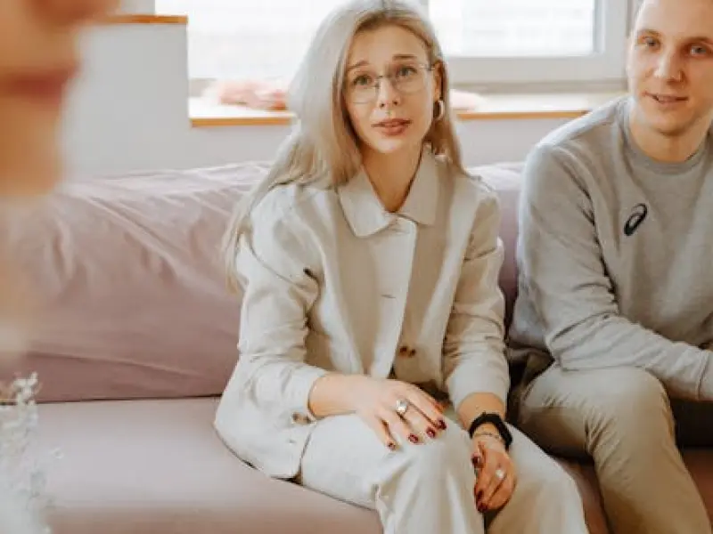 情感咨询：男人对女人沉默意味着什么?聪明的女人如何应对?