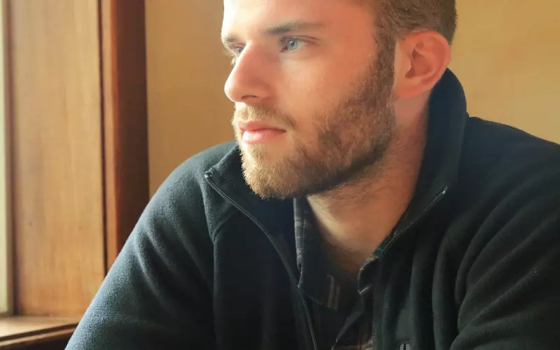 情感咨询：爱上比自己大二十岁的男人，我该怎么办